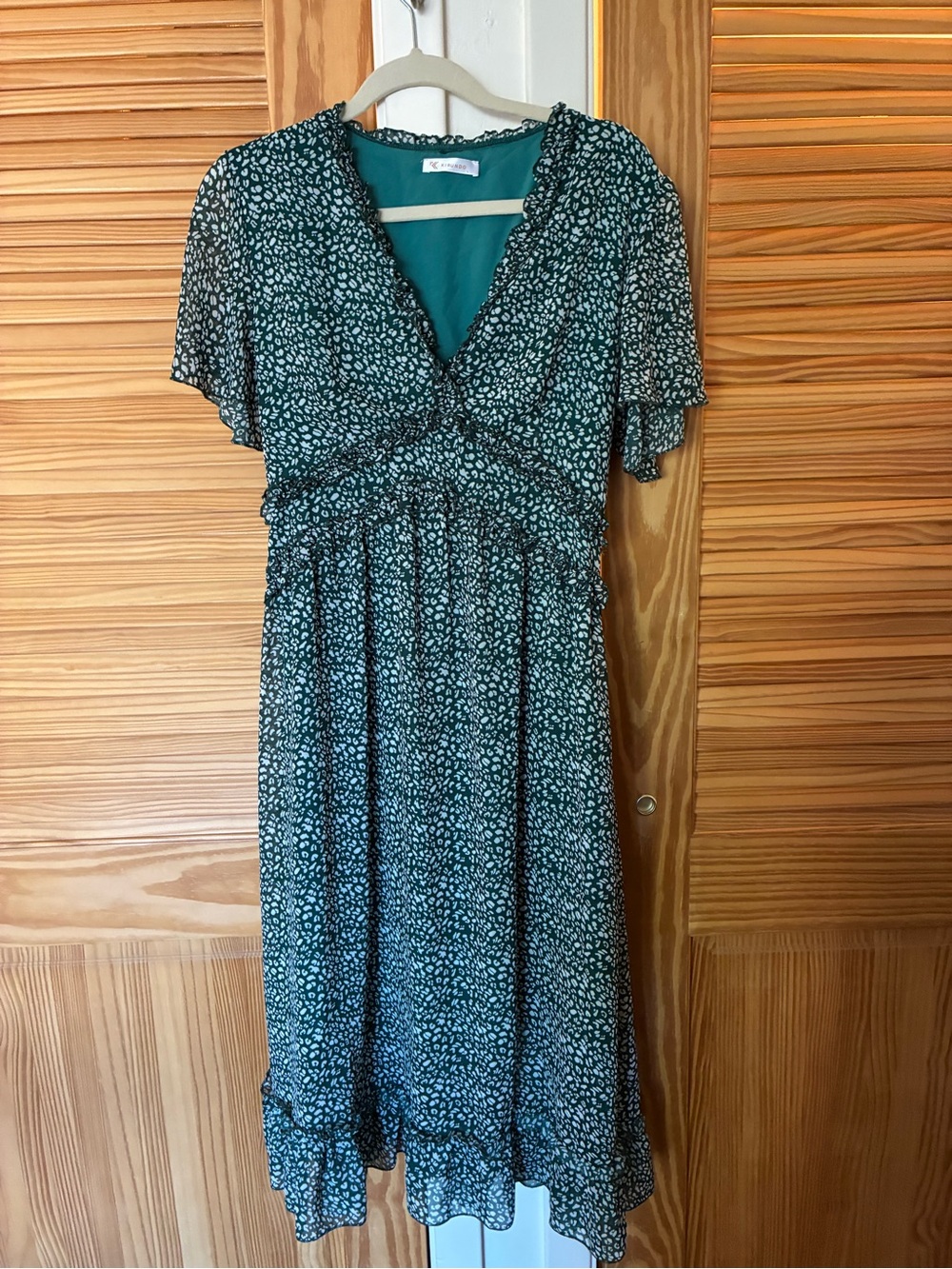 KIRUNDO Green and white V-Neck Midi Dress size large